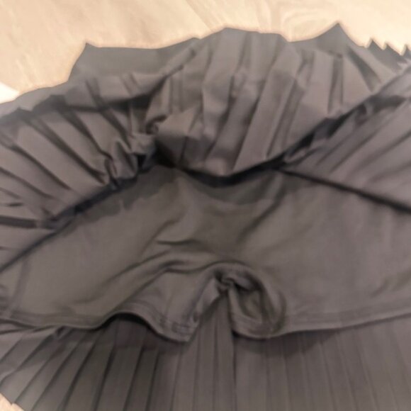 Alo skirt - Picture 3 of 3